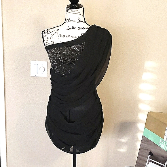 caigen Tops - Gorgeous dressy top or short dress🤷‍♀️